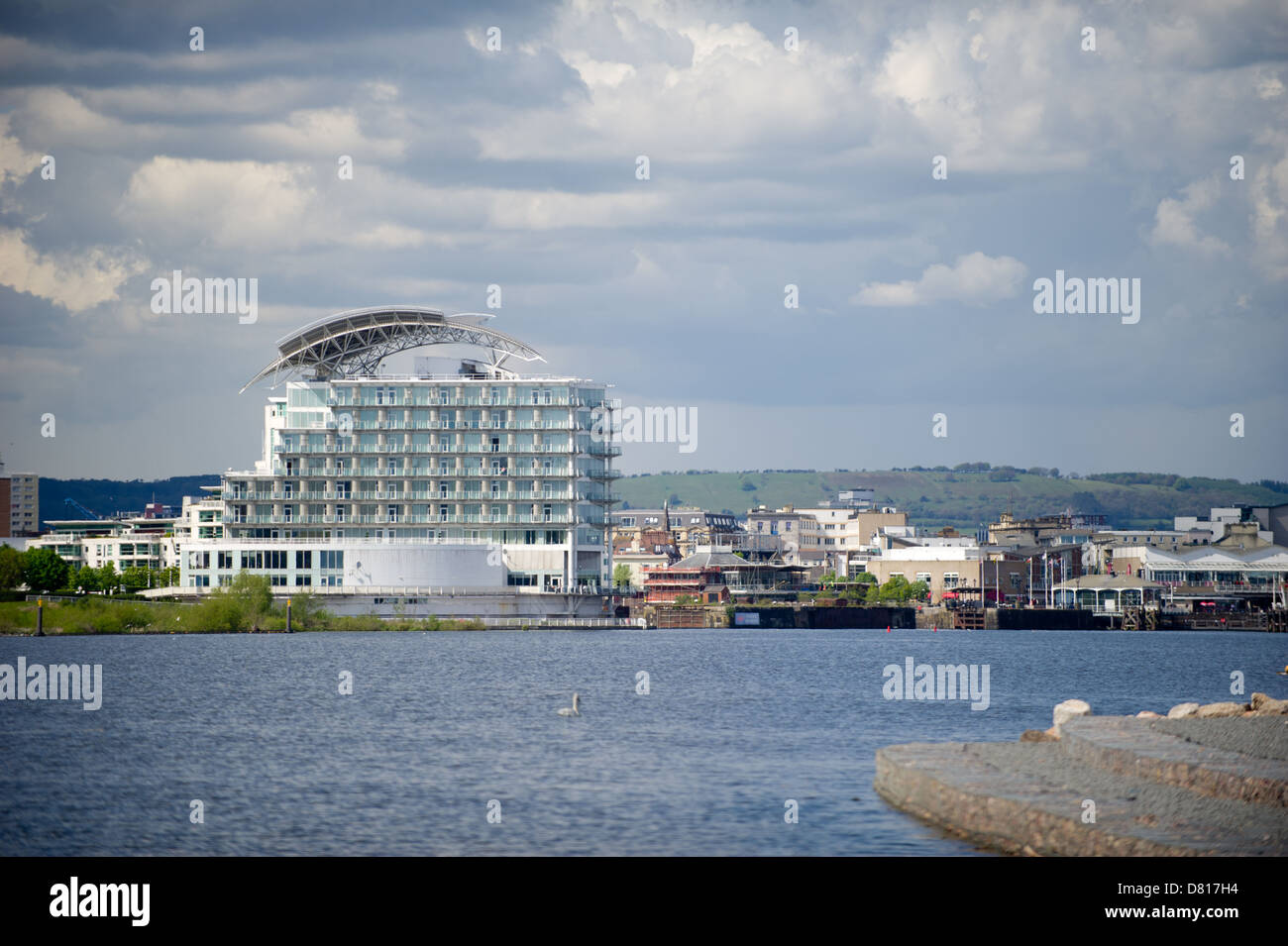 St Davids Hotel & Spa a Cardiff Bay, Regno Unito. L'hotel a cinque stelle si affaccia su Mermaid Quay e la Baia di Cardiff barrage. Foto Stock