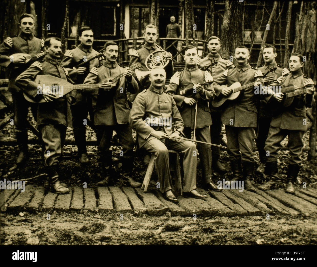 La prima guerra mondiale la banda militare dotato di mandolini e liuti, circa 1910's Foto Stock