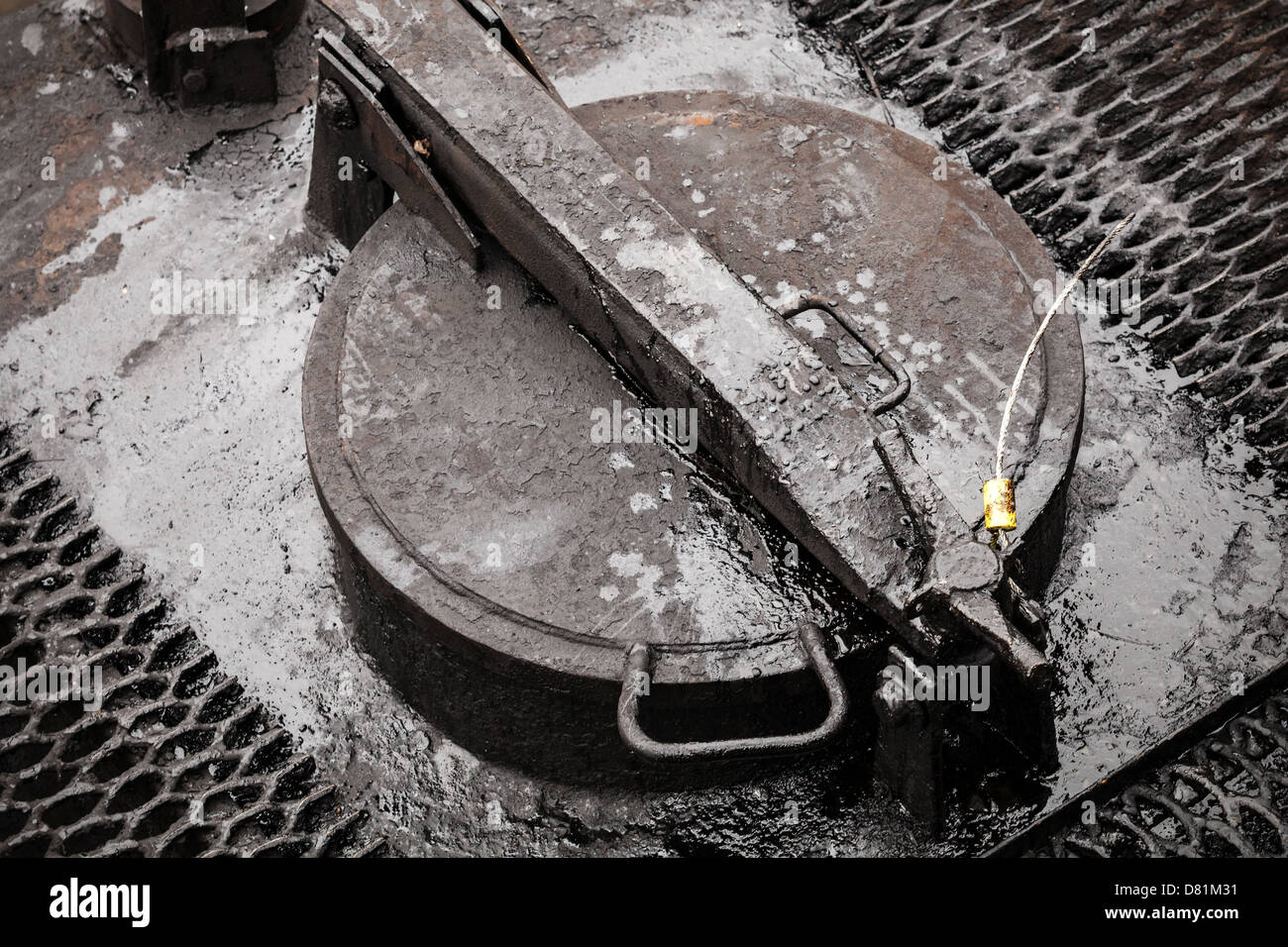 Cappuccio chiuso sulla ferrovia serbatoio olio carrello Foto Stock