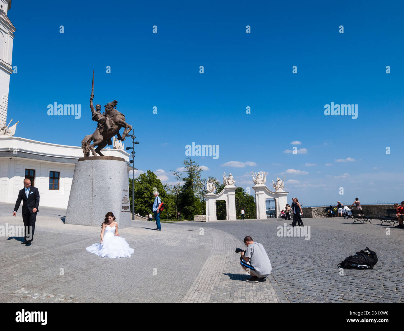 Fotografia di Matrimonio, Brattislava castel, Statua di Svätopluk Foto Stock
