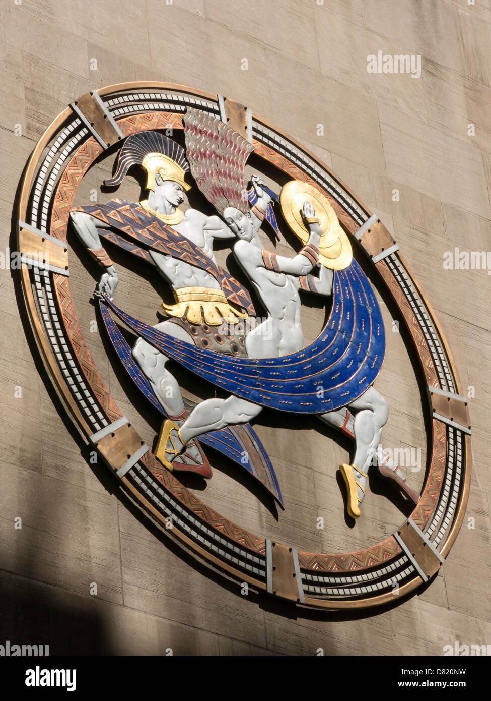 Dettaglio della placca traforata , danza, teatro e canzone, Radio City Musical Hall, Rockefeller Center di New York City Foto Stock