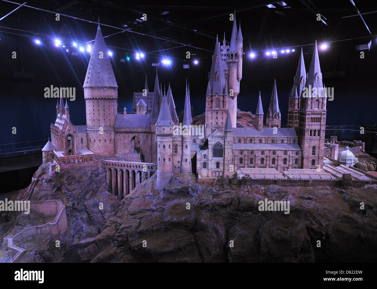 La realizzazione di Harry Potter - il castello di Hogwarts modello in scala di visualizzazione multimediale tenutasi a Warner Bros Studios di Londra. Londra, Inghilterra - Foto Stock