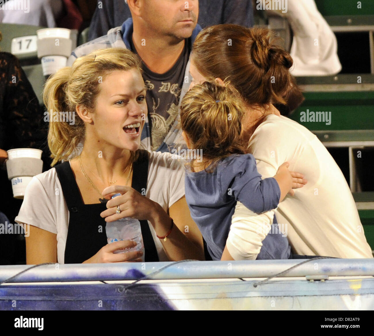 Brooklyn Decker orologi il marito Andy Roddick partecipare al Delray Beach International Tennis Championships Delray Foto Stock