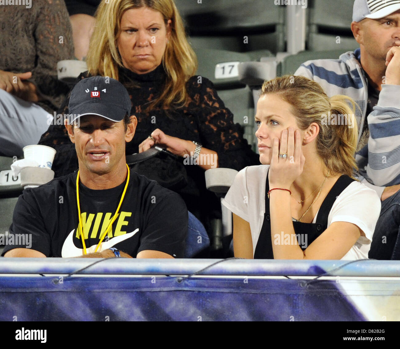 Brooklyn Decker orologi il marito Andy Roddick partecipare al Delray Beach International Tennis Championships Delray Foto Stock