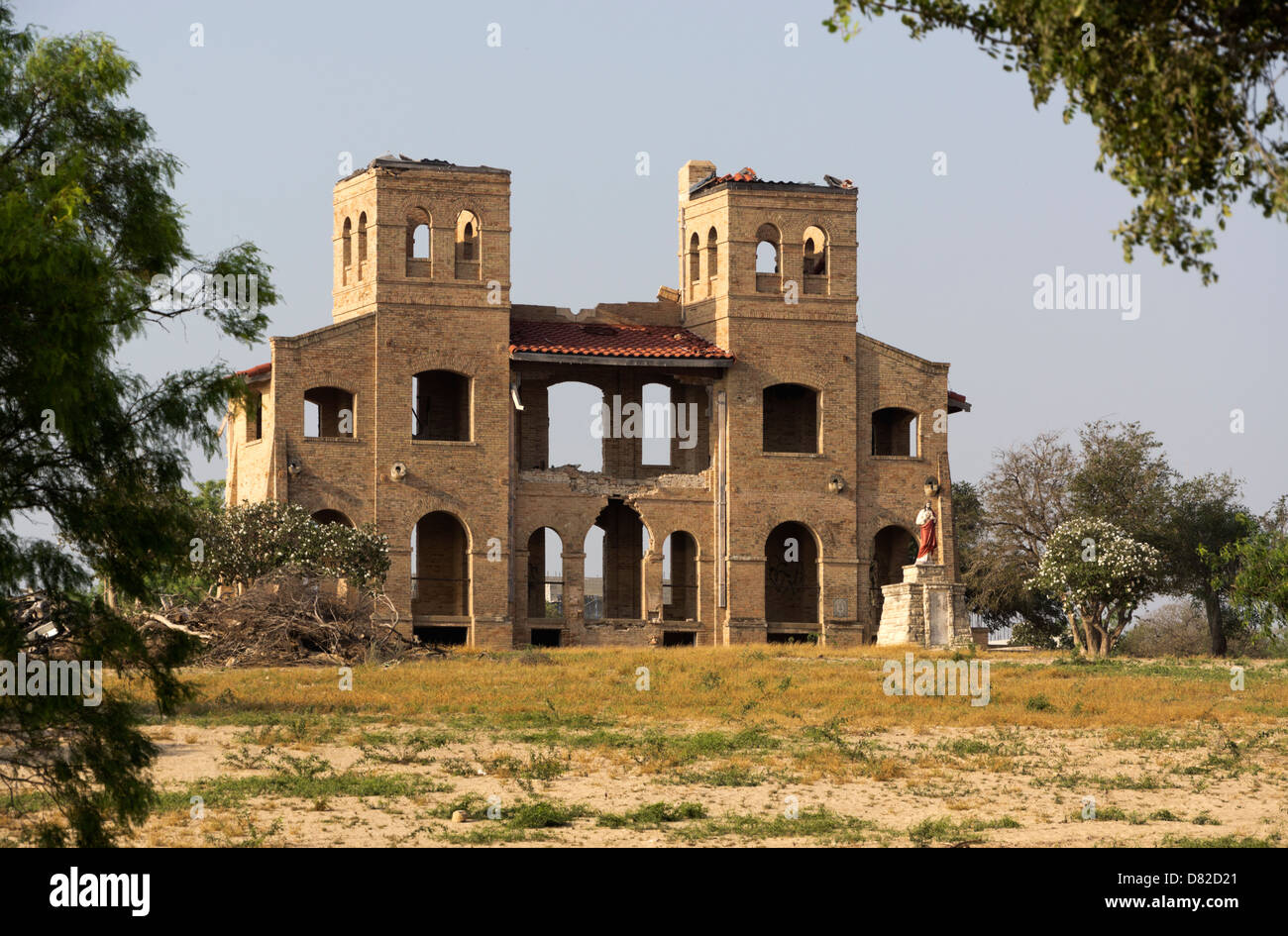 Rovine di San Pietro e San Joseph Seminary in missione, Texas. L'edificio era stato occupato per diversi anni Foto Stock