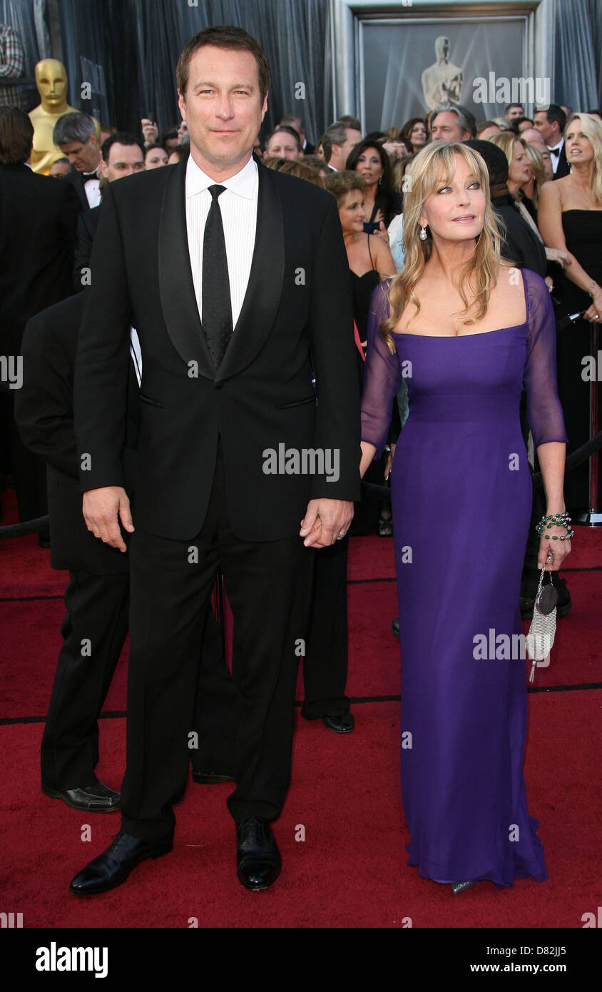 John Corbett e Bo Derek 84ma annuale di Academy Awards (Oscar) tenutosi presso il Teatro Kodak - Gli arrivi di Los Angeles, California - Foto Stock