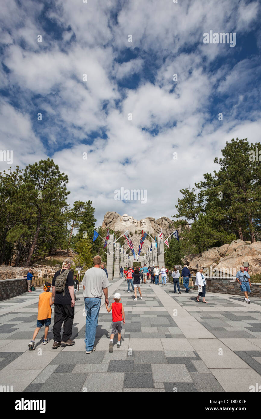 I turisti in ingresso al Monte Rushmore National Memorial, Black Hills, Dakota del Sud Foto Stock