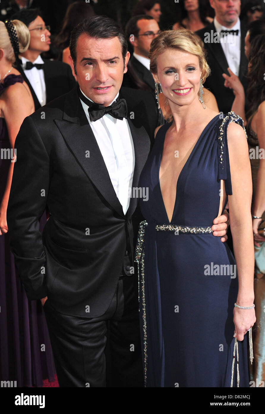 Jean Dujardin e sua moglie Alexandra Lamy annuale 84Academy Awards (Oscar)  tenutosi presso il Teatro Kodak - arrivi a Los Angeles Foto stock - Alamy