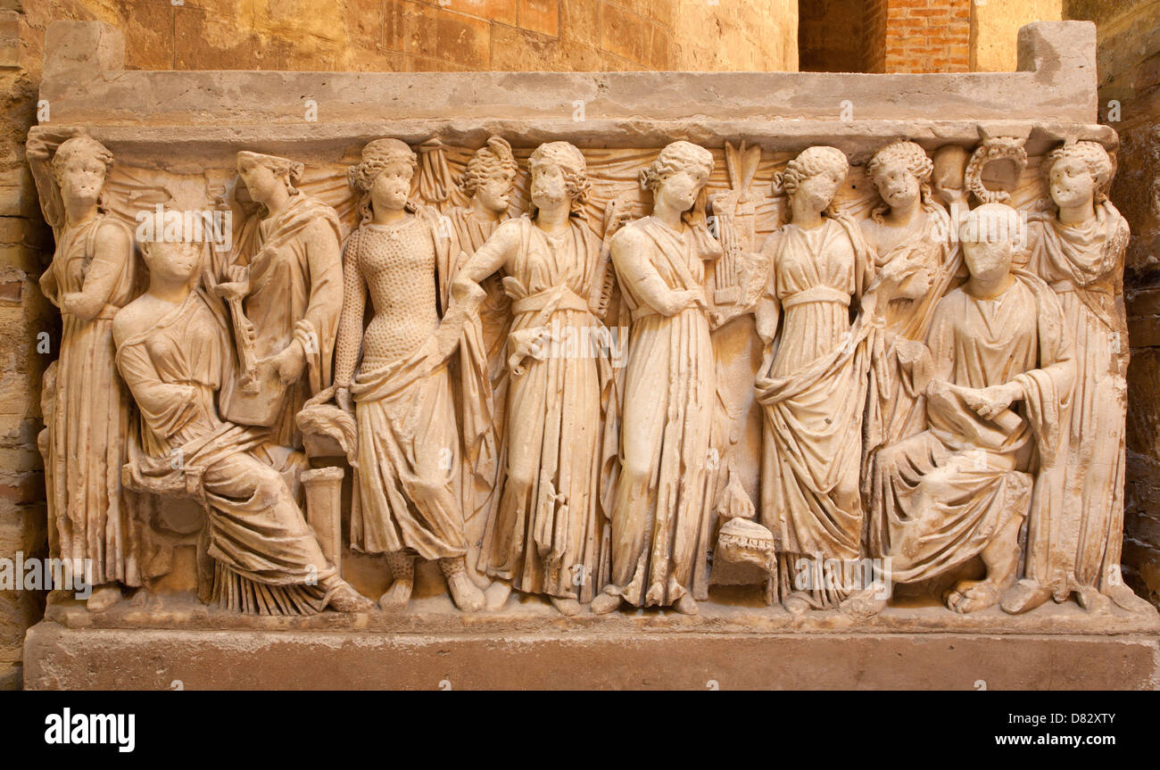 PALERMO - Aprile 8: rilievo sulla tomba di epoca romana periodo classico (copy) in Cattedrale il 8 aprile 2013 a Palermo, Italia. Foto Stock