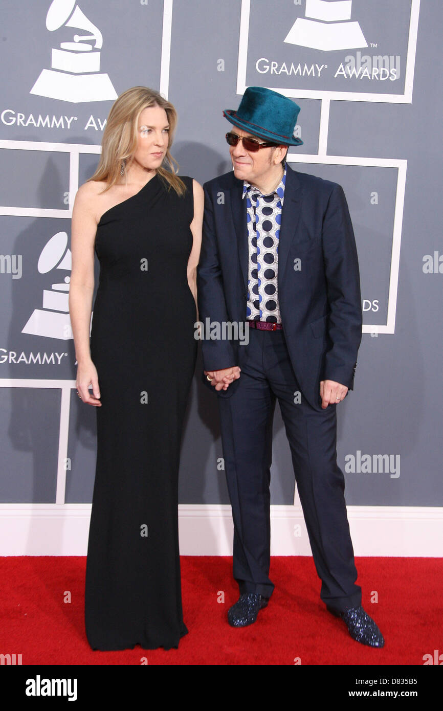 Diana Krall ed Elvis Costello 54th Annual Grammy Awards (i Grammy) - 2012 gli arrivi presso lo Staples Center di Los Angeles, Foto Stock