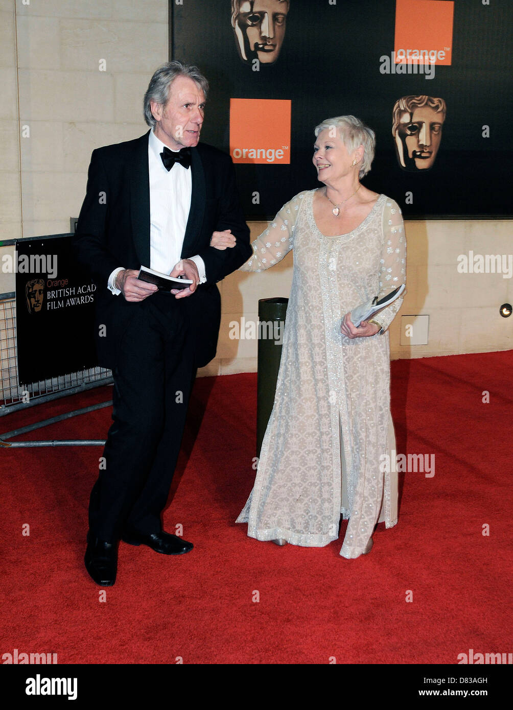 Dame Judi Dench Orange British Academy Film Awards (BAFTAs) afterparty tenutosi presso la struttura Grosvenor House Hotel - all'esterno degli Arrivi Foto Stock