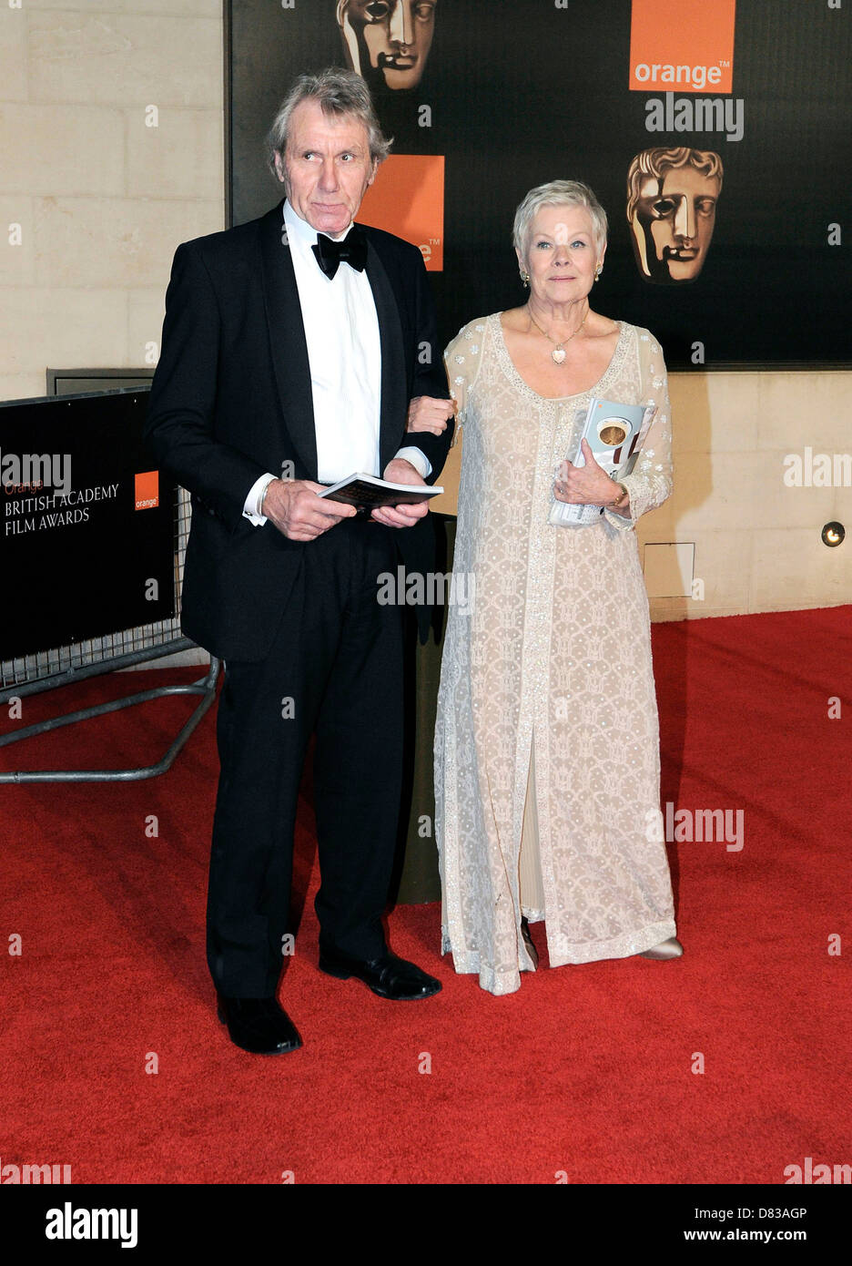Dame Judi Dench Orange British Academy Film Awards (BAFTAs) afterparty tenutosi presso la struttura Grosvenor House Hotel - all'esterno degli Arrivi Foto Stock
