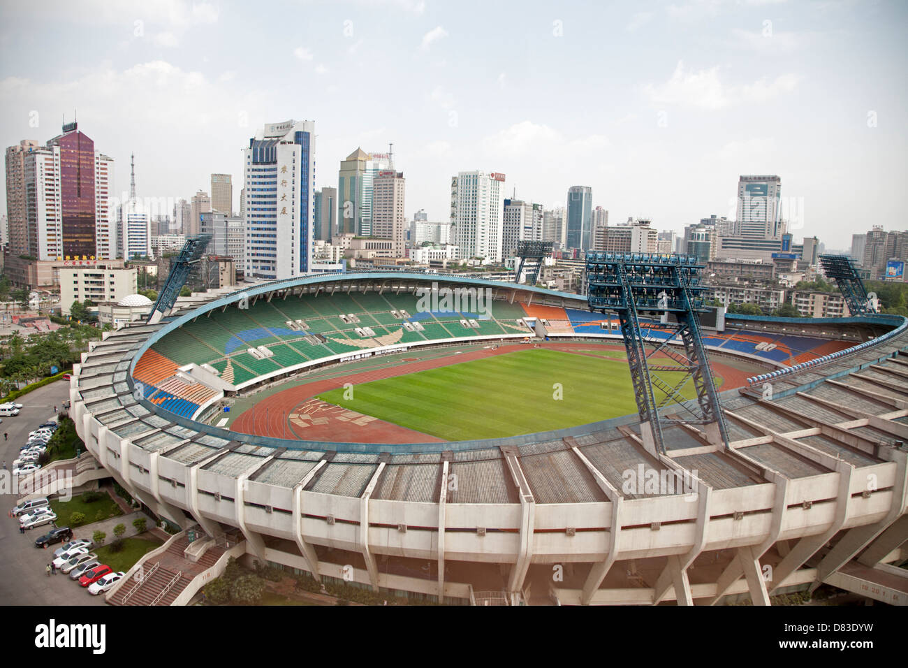 Chengdu Sports Center Stadium, uno stadio multiuso utilizzato principalmente per il calcio e il calcio in Cina Foto Stock