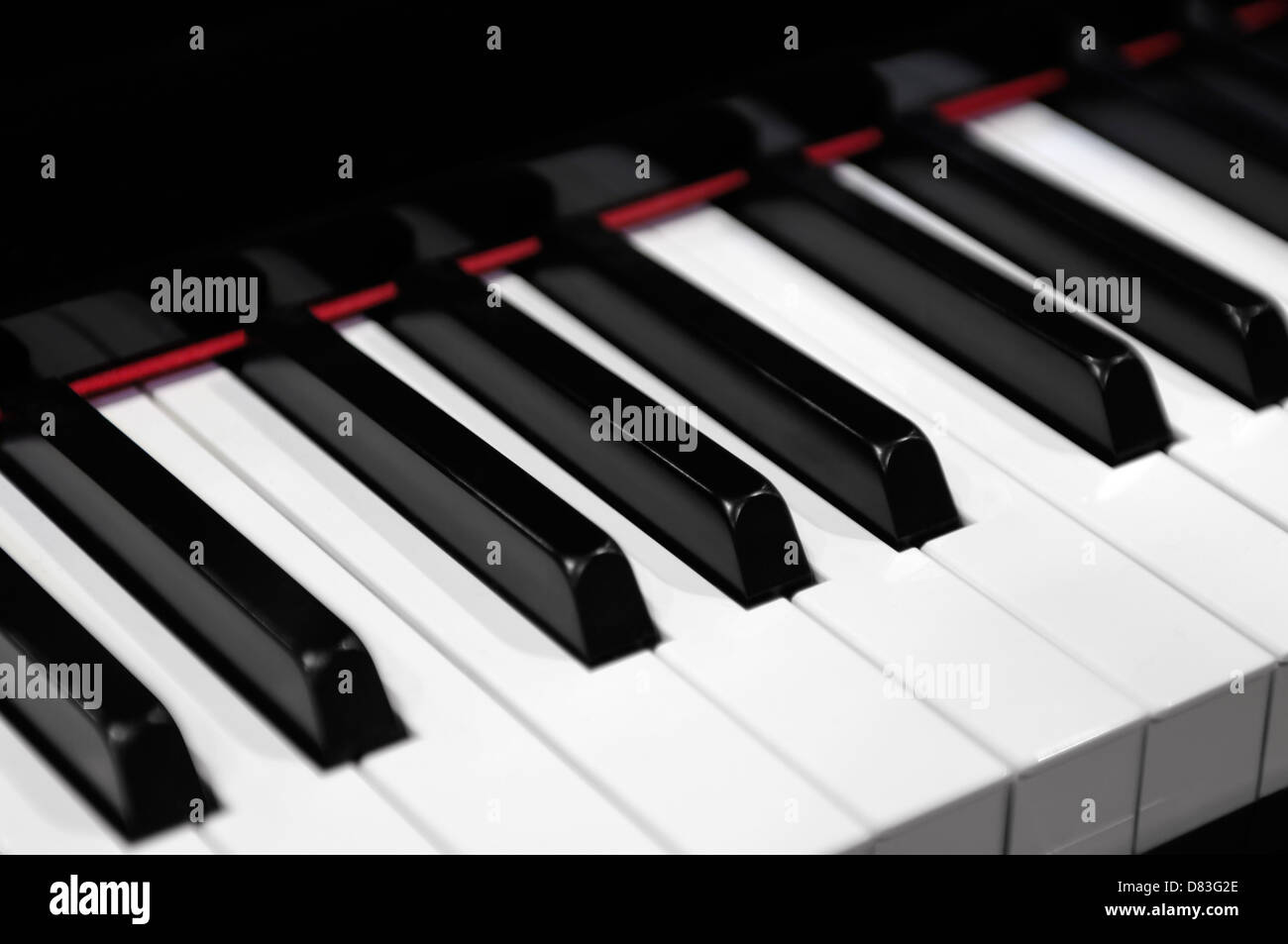 Primo piano di una tastiera di pianoforte Foto Stock