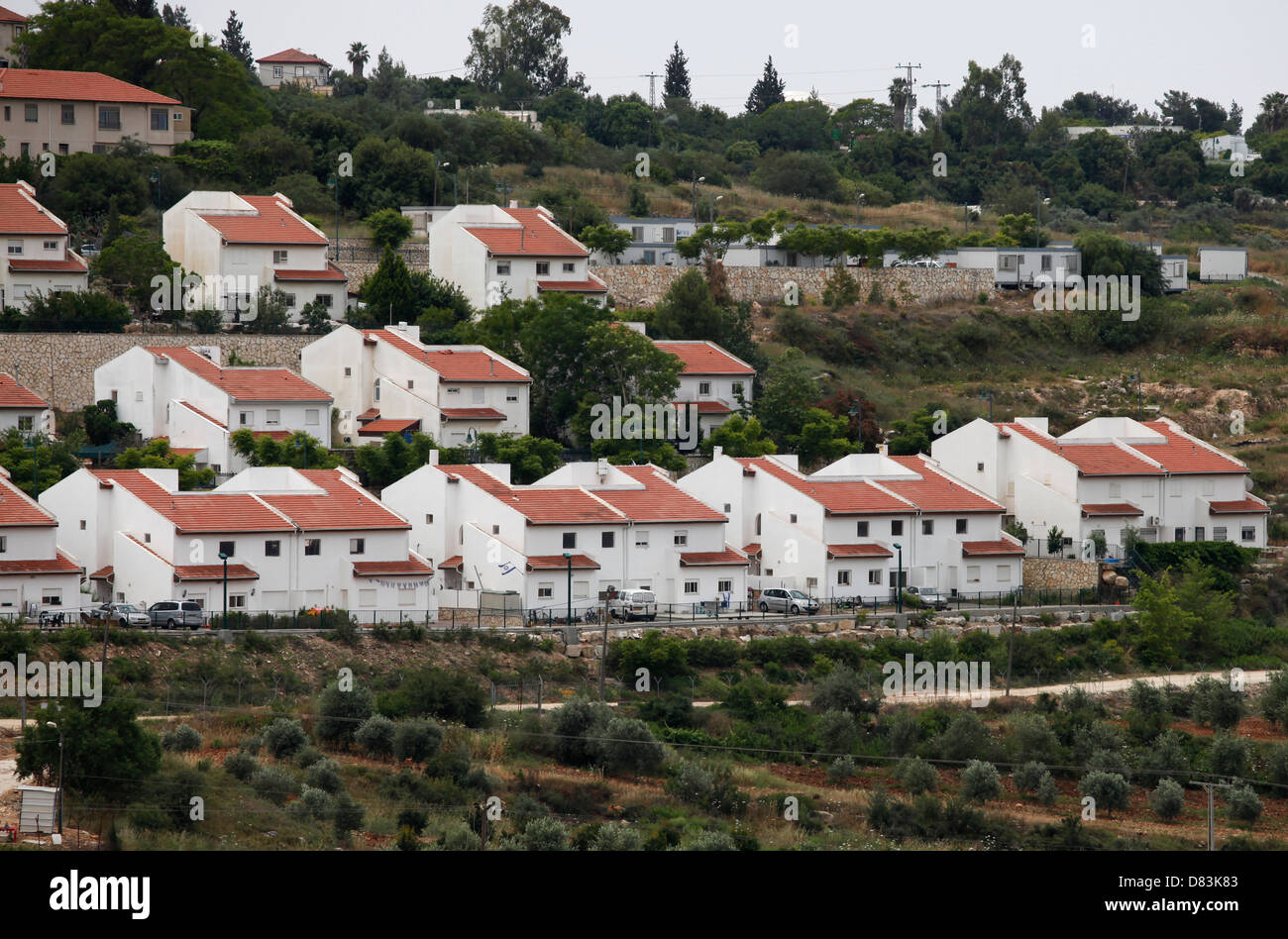 Vista di Halamish noto anche come Neveh Tzuf un insediamento israeliano si trova nel sud-ovest colline Samarian n della Cisgiordania, Israele Foto Stock