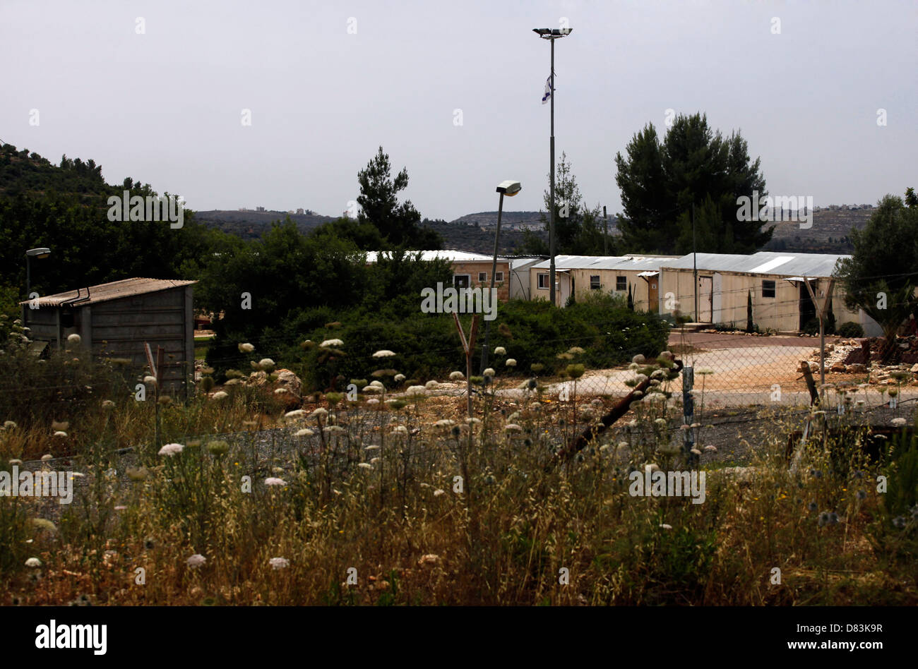 Vista di un piccolo appiglio o avamposto insediamento in prossimità di Halamish noto anche come Neveh Tzuf un insediamento israeliano in Cisgiordania Foto Stock