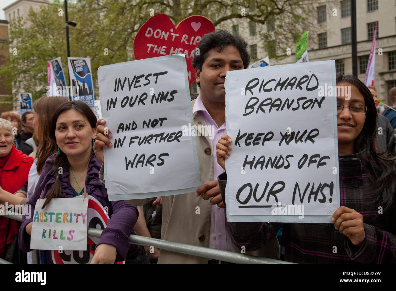 Contribuire a salvare Londra Servizio Sanitario dimostrazione contro i tagli nel NHS. Londra, Regno Unito Foto Stock