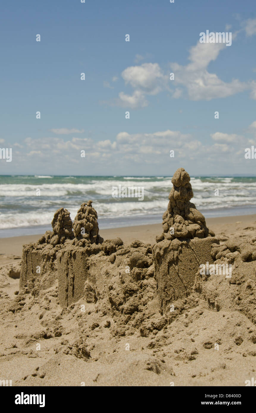 Castello di sabbia sulla spiaggia di Marbella. Costa del Sol, Spagna. Foto Stock