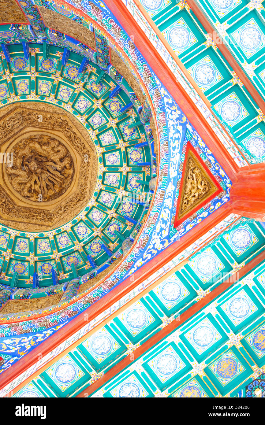 Colorato padiglione Cinese design del tetto,beijing cina Foto Stock