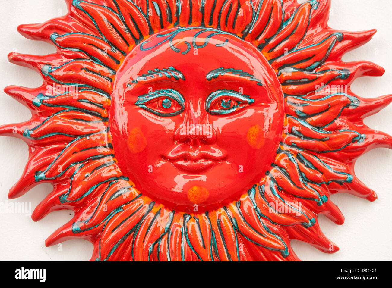 Monreale - dettaglio del rosso sole in ceramica dal mercato Foto Stock