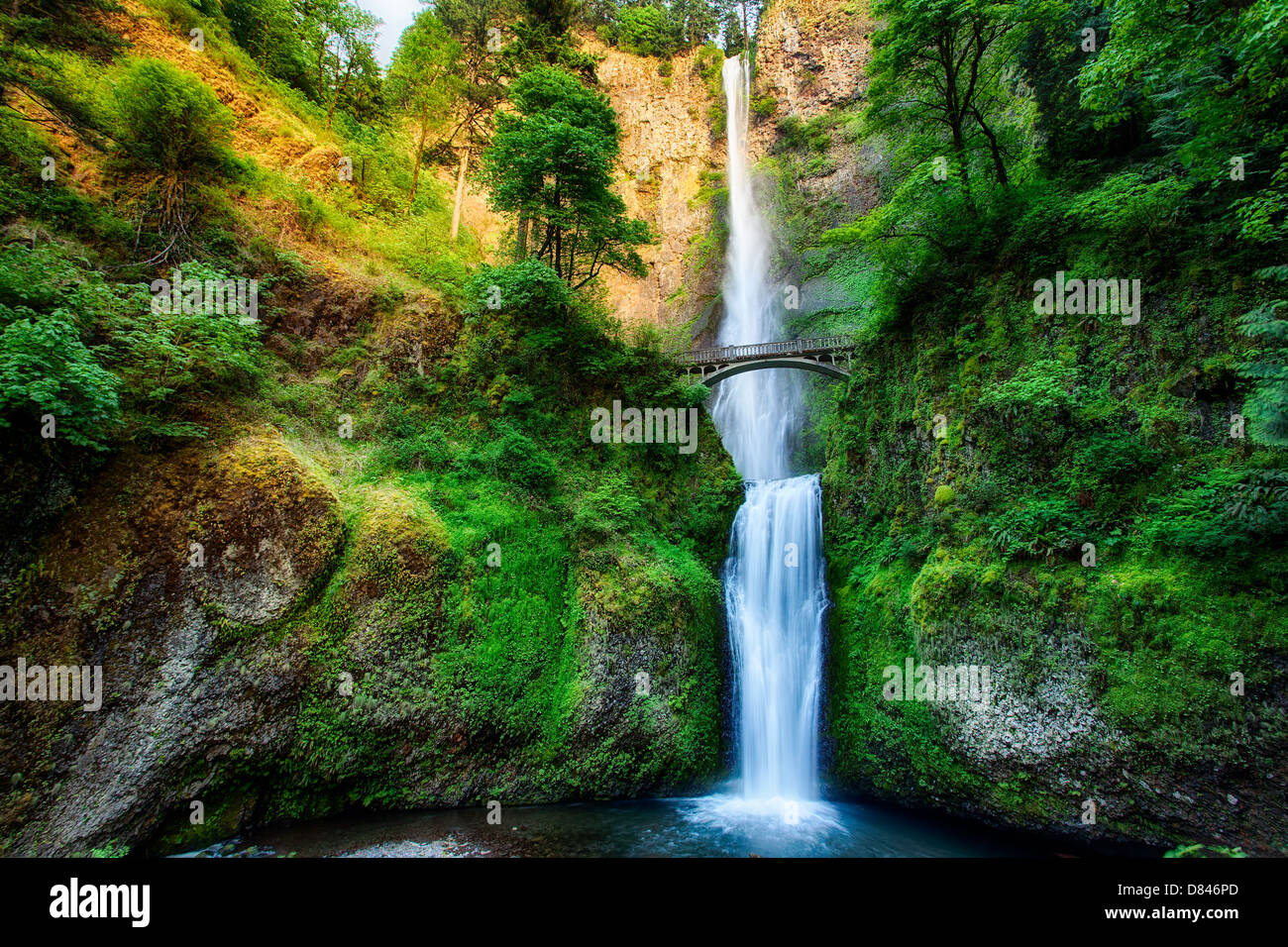 Un paesaggio delle belle cascate Multnomah in Oregon. Una cascata di alti  in natura Foto stock - Alamy