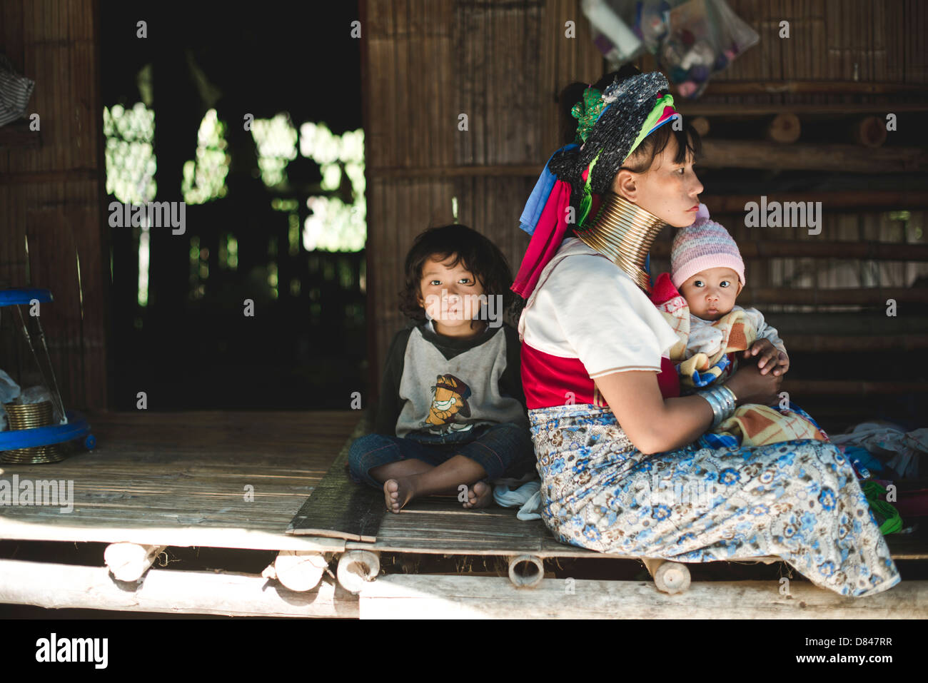 La madre ed i suoi bambini, Hill Tribe, Chaing Mai, in Tailandia Foto Stock