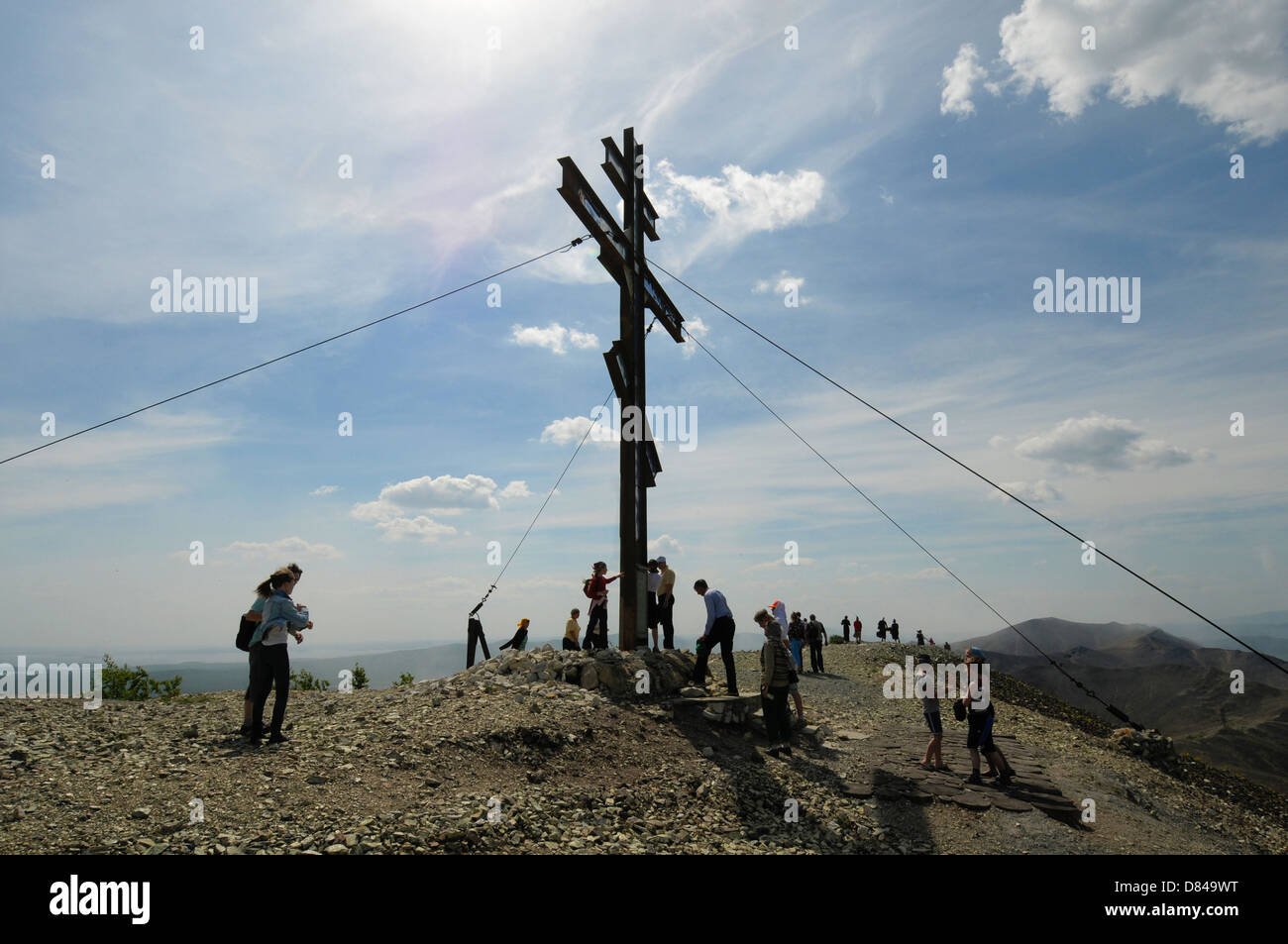 La chiesa ortodossa di prosession presso la croce di ferro vicino le più inquinate città in Russia Karabash. La regione di Celjabinsk, Russia Foto Stock
