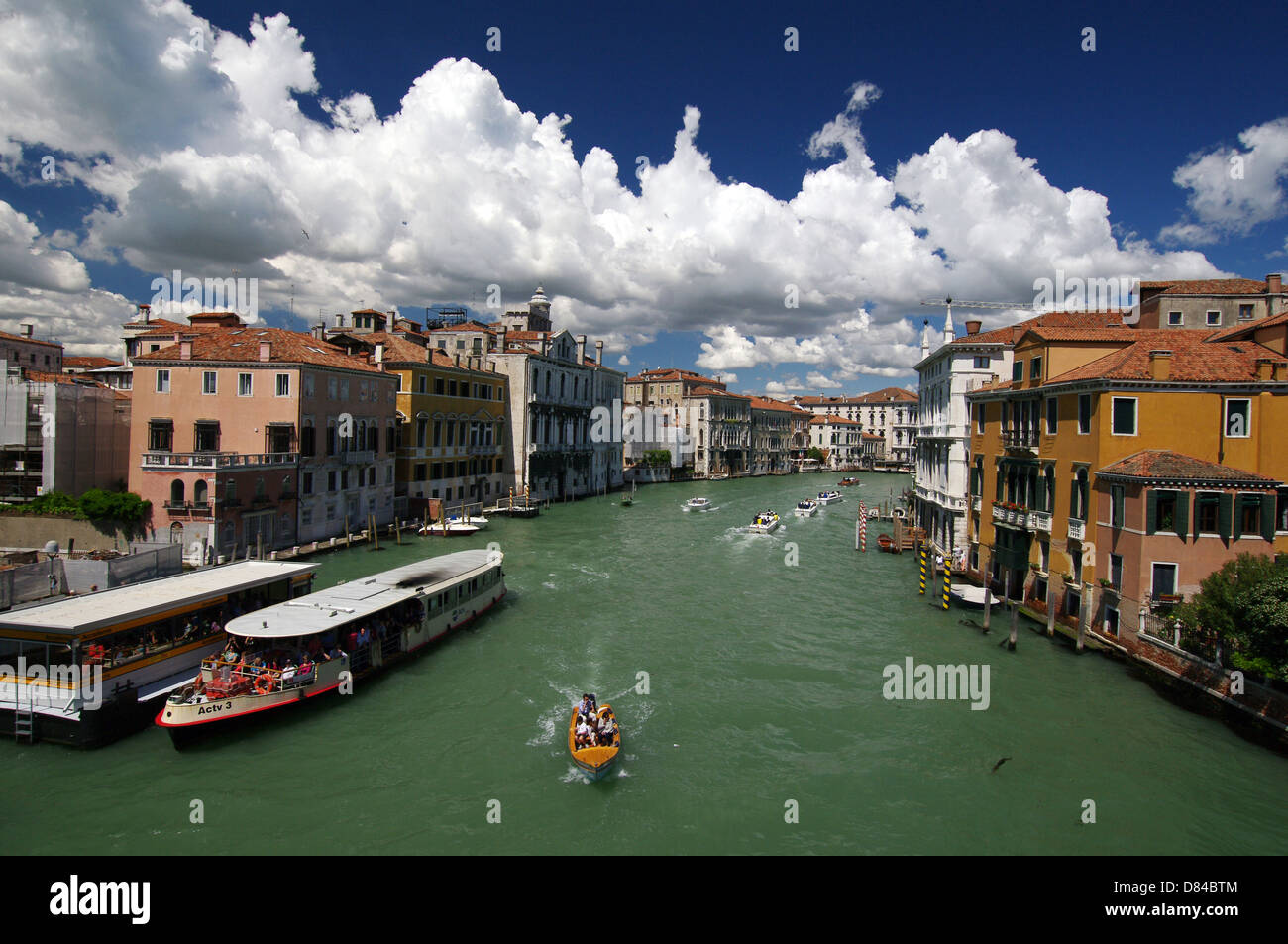 Il punto di vista del Canal Grande dal Ponte dell'Accademia - Venezia Foto Stock