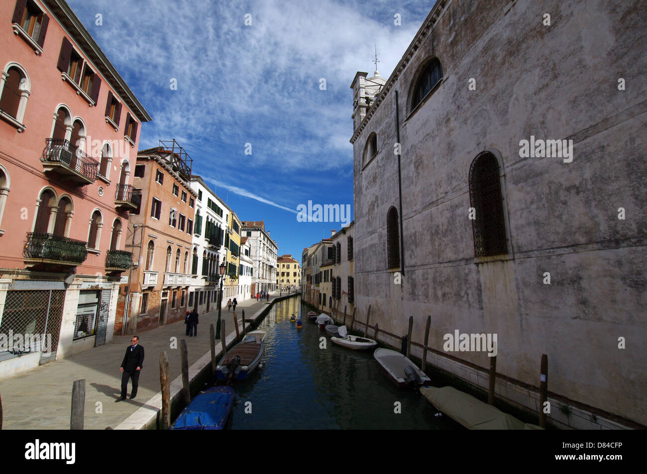 Uno dei tanti piccoli canali di Venezia, Italia Foto Stock