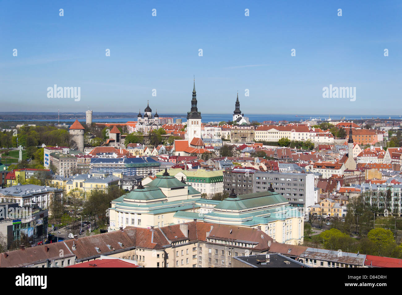 Vista sulla città vecchia di Tallinn dalla parte superiore del Radisson Blu Hotel. Foto Stock