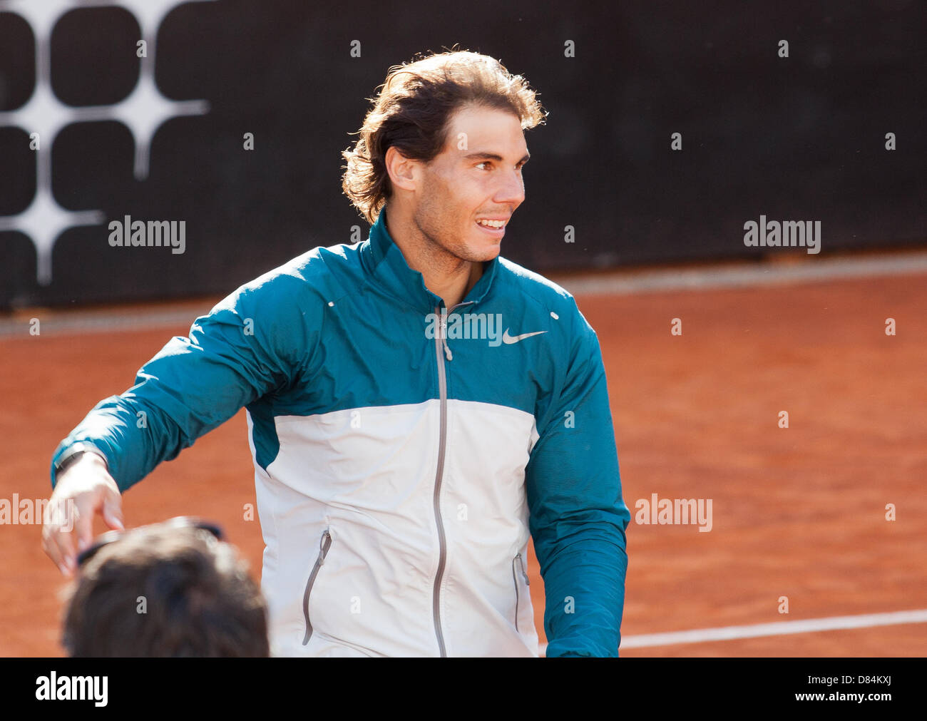 Roma, Italia. Domenica 19 Maggio, 2013. La BNL Roma Internazionali di Tennis. Rafael Nadal dopo aver vinto la Roma Internazionali di Tennis finale contro Roger Federer battere lui da 2 set a zero, 6-1. 6-3. Era la prima volta che i due avevano incontrato nella finale di Roma dal 2006. Credito: Stephen Bisgrove/Alamy Live News Foto Stock