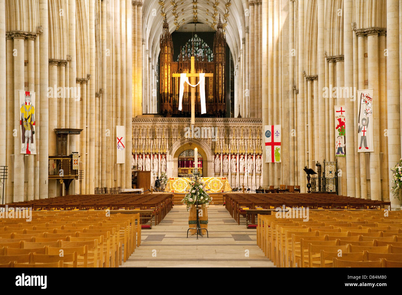 La navata centrale, interno della cattedrale di York Minster cathedral, York, Yorkshire Regno Unito Foto Stock