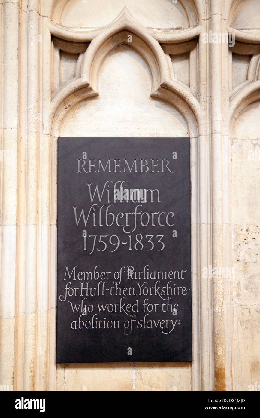 La lapide che ricorda William Wilberforce MP per lo Yorkshire in York Minster Cathedral Regno Unito Foto Stock