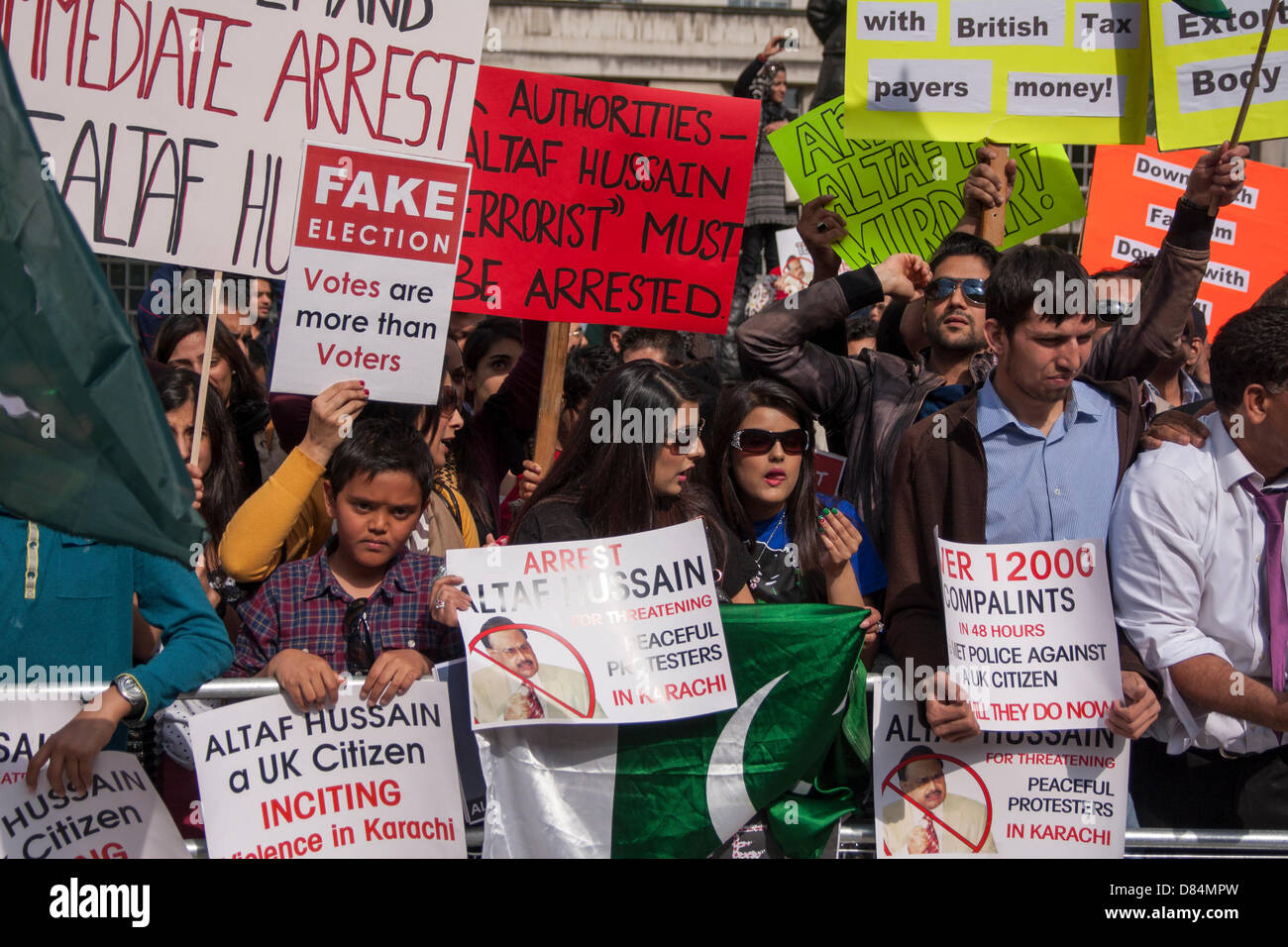 Londra, Regno Unito. 19 Maggio, 2013. Pakistani a Londra protesta al di fuori di Downing Street contro le presunte frodi elettorali e cittadino britannico Altaf Hussain, il leader del partito MQM in Pakistan. Credito: Paolo Davey/Alamy Live News Foto Stock