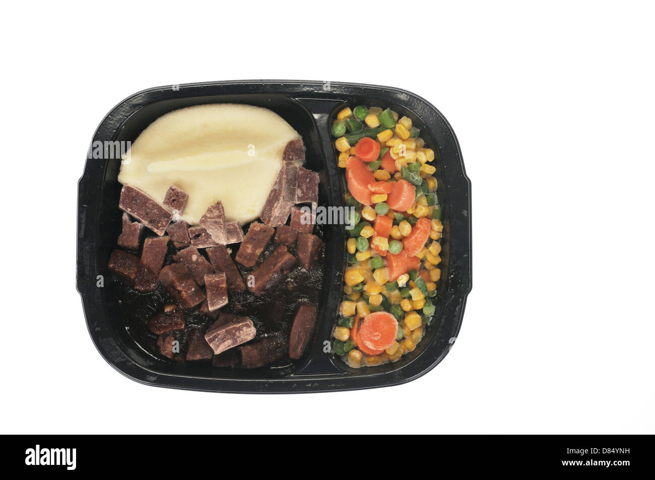 Tv congelata la cena con verdure miste, purè di patate e carne di manzo suggerimenti su sfondo bianco intaglio, STATI UNITI D'AMERICA. Foto Stock