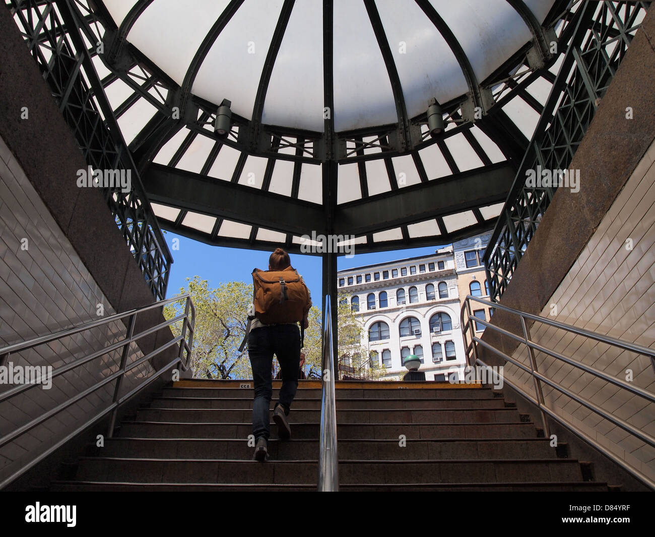 Uscita dei " commuters " di NYC Union Square stazione della metropolitana di New York, NY, Aprile 25, 2013 © Katharine Andriotis Foto Stock