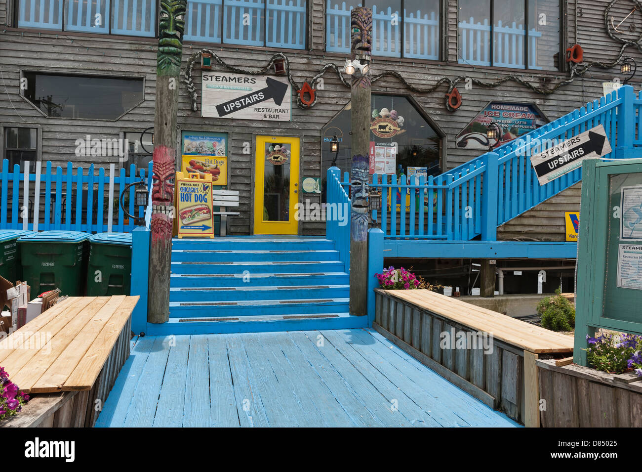 Ingresso di vaporizzatori in Bar e Ristorante Grill su Main Street in Cedar Key Florida USA sulla costa del Golfo. Foto Stock
