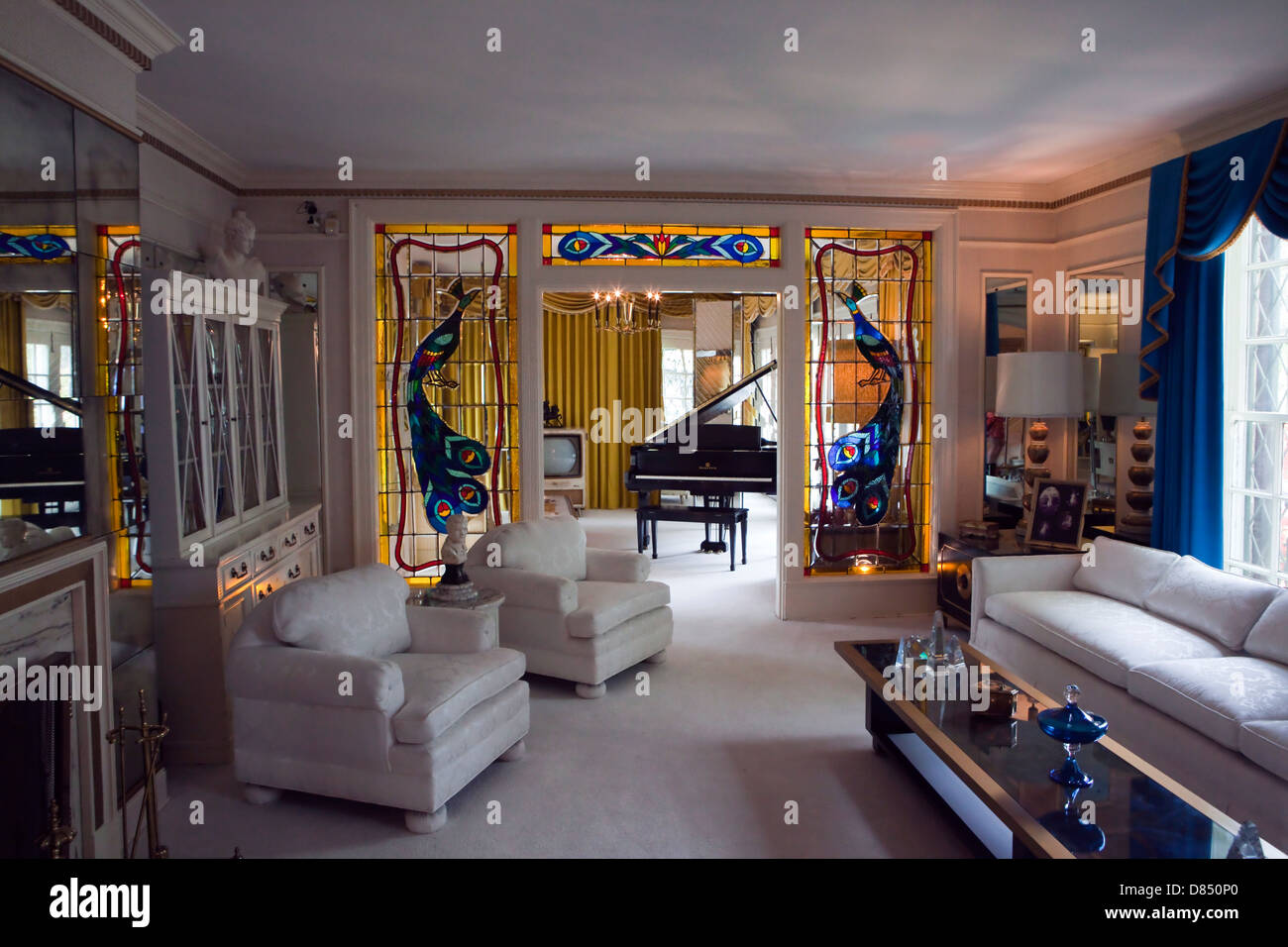 Una vista del soggiorno in Elvis Presley's Mansion Graceland a Memphis, Tennessee Foto Stock