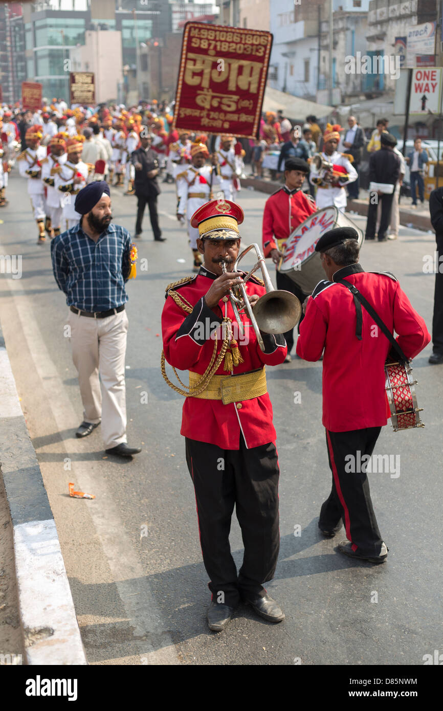 India, Uttar Pradesh, New Delhi, street processione in Paharganj district Foto Stock