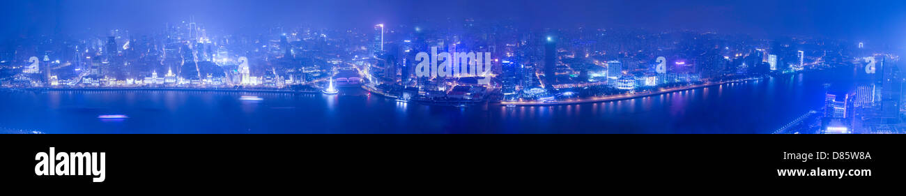 Vista aerea del panorama di notte Shanghai bund ,Cina Foto Stock