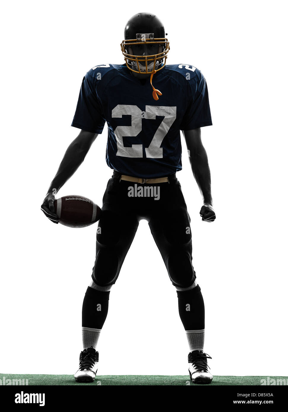 Una quarterback giocatore di football americano uomo in silhouette studio isolato su sfondo bianco Foto Stock