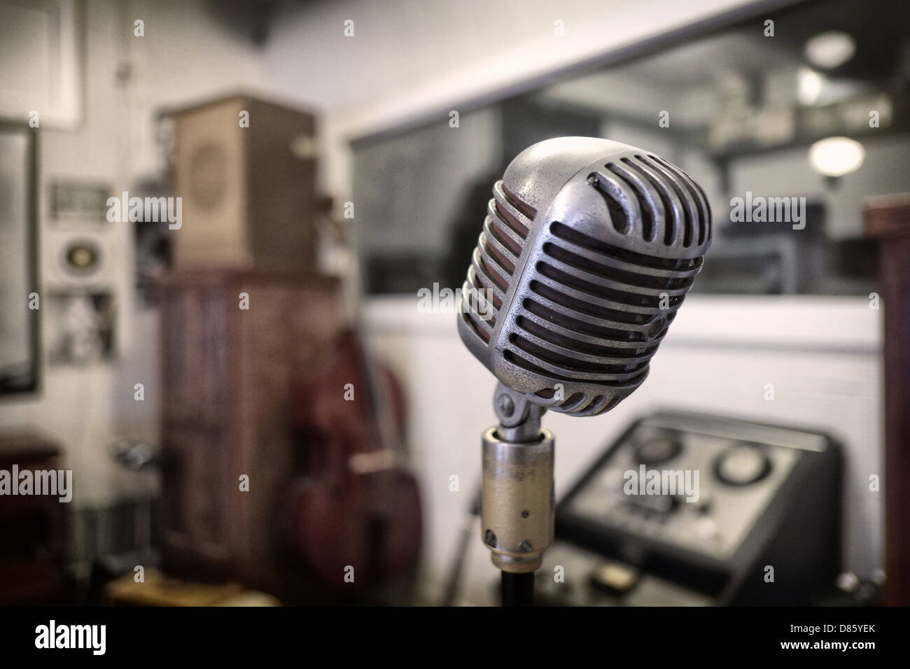 Foto dell'interno del leggendario sun studio con Elvis' microfono in primo piano Foto Stock