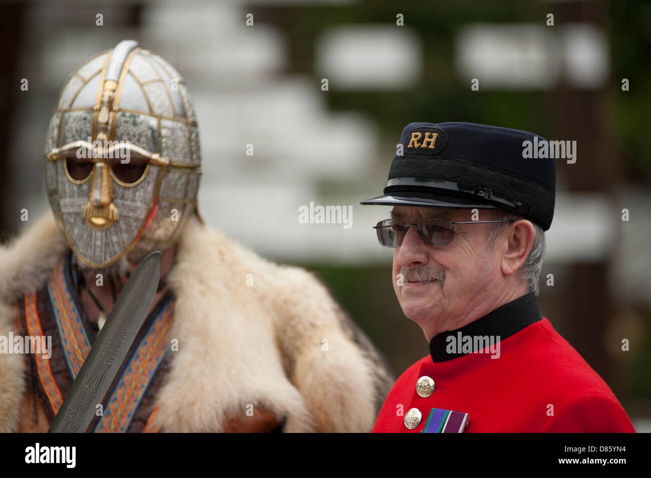 20.5.2013, Londra, Regno Unito. Chelsea titolare di pensione o di rendita con anglo-Saxon warrior su Stoke on Trent giardino Trasformazione della RHS Chelsea Flower Show Premere Giorno. Foto Stock