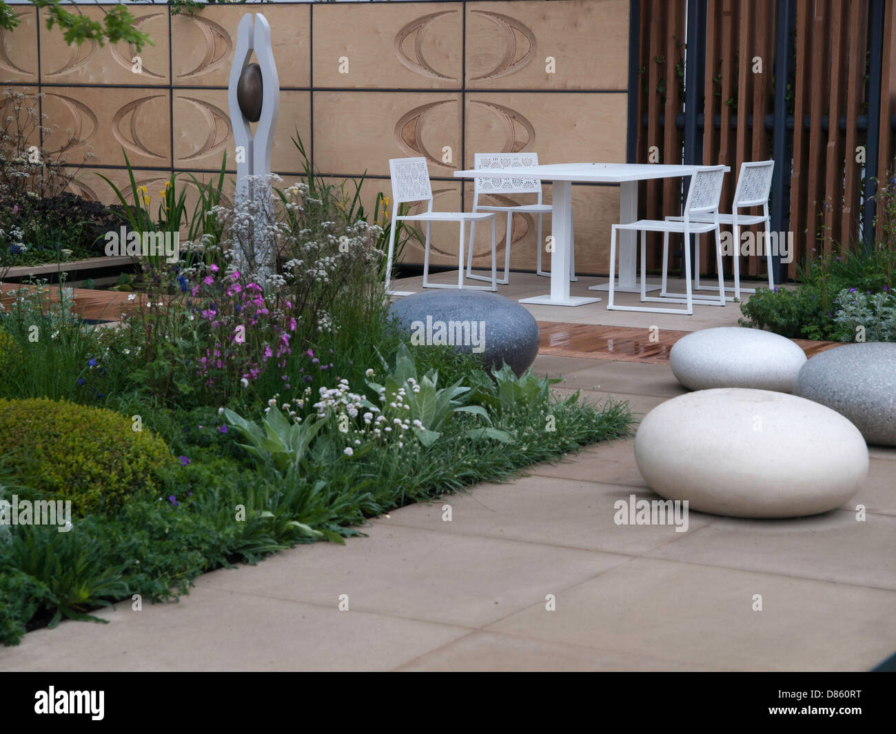 Londra, Regno Unito. Il 20 maggio 2013. Il Chelsea Flower Show. Nella foto: Il Brewin Dophin giardino. Londra, UK Credit: Ian Thwaites/Alamy Live News Foto Stock