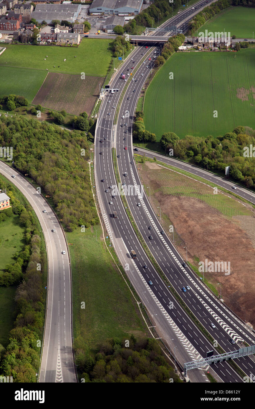 Vista aerea dell'autostrada M62 vicino a Leeds Foto Stock