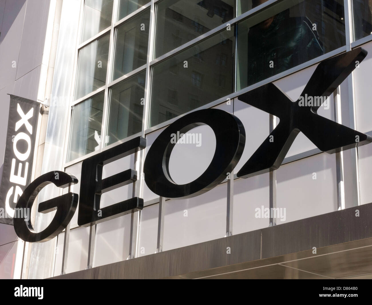 Geox Retail segno sulla West 34th Street, New York Foto Stock