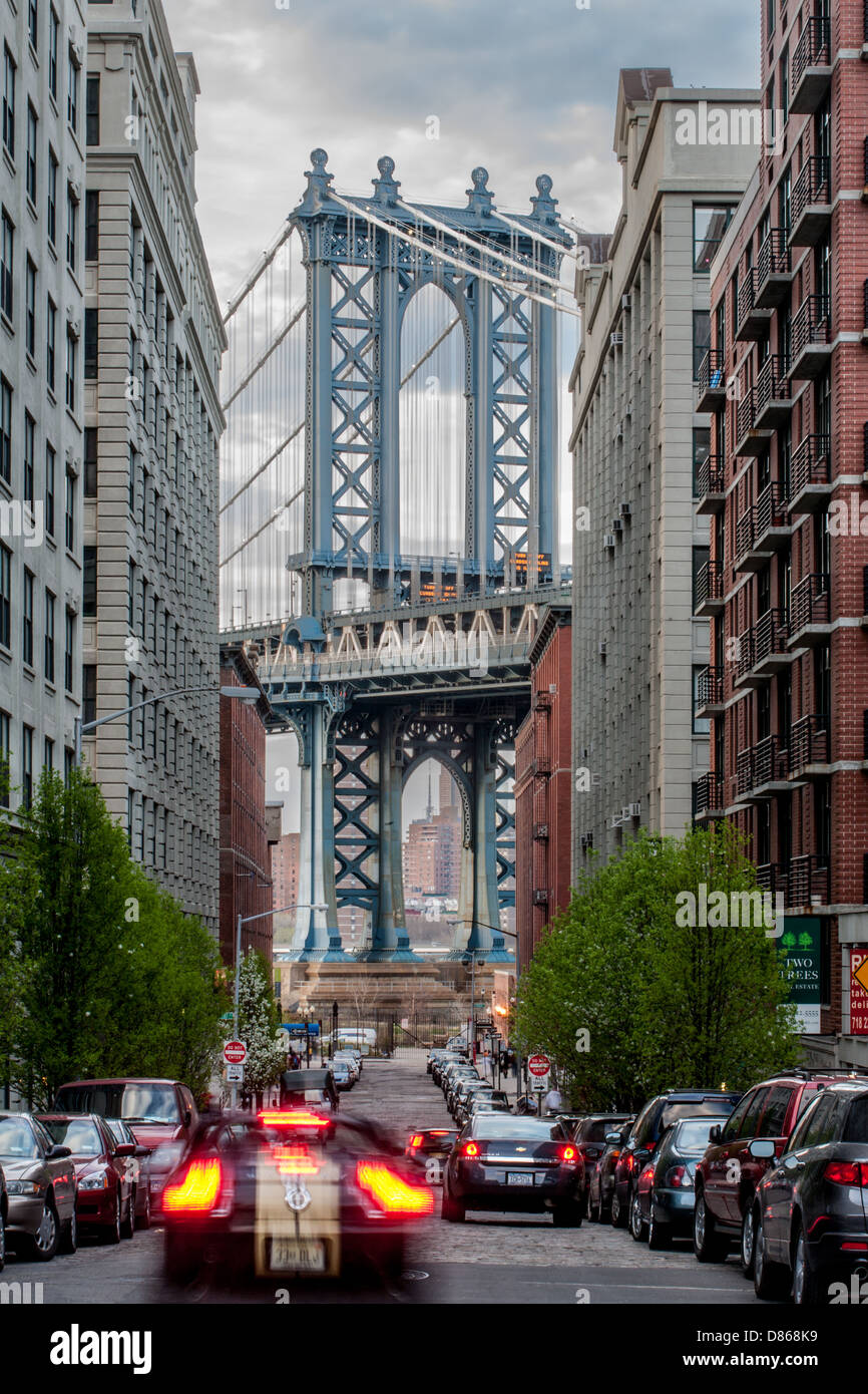 Manhattan Bridge da DUMBO quartiere di Brooklyn Foto Stock