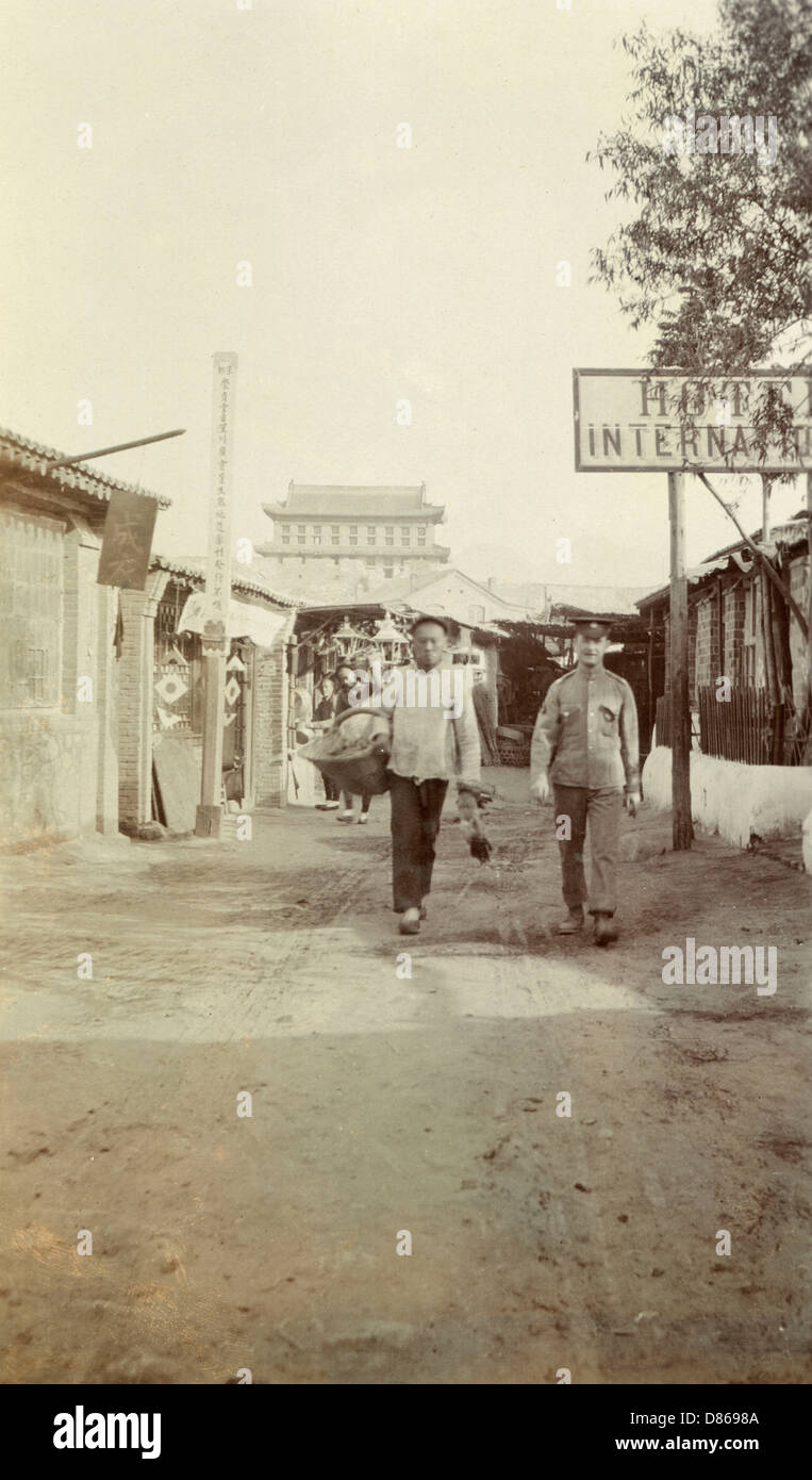 Uomo cinese e soldato britannico Foto Stock