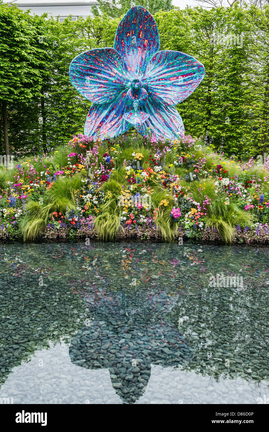 Londra, Regno Unito. 20 Maggio 2013.RHS scyulpture giardino creato dall'artista Marc Quinn.Il primo giorno del Chelsea Flower Show. Il Royal Hospital Chelsea. Credito: Guy Bell/Alamy Live News Foto Stock