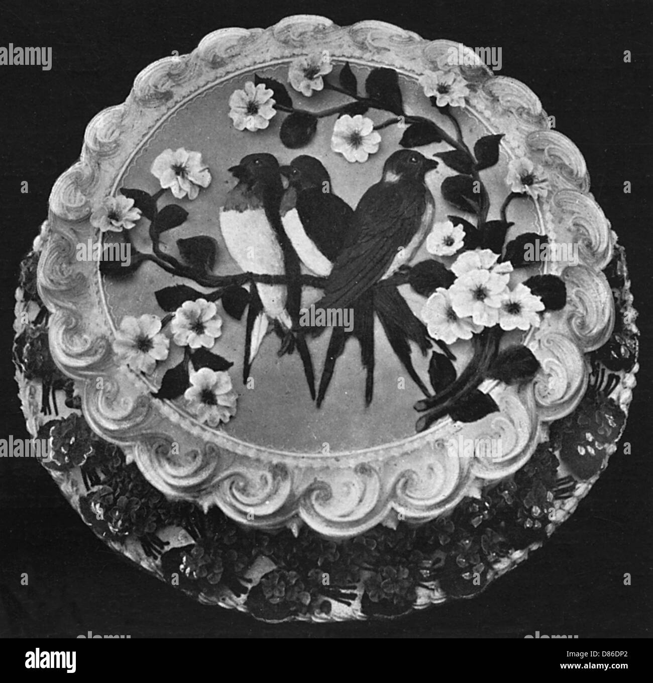 Torta di presentazione. Con Bluebirds e Wild Roses Foto Stock